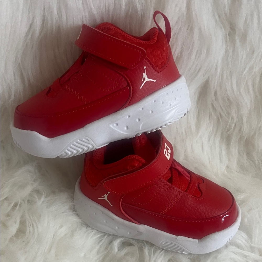 NEW* Toddler Authentic NIKE AIR JORDAN MAX AURA 5C 
Kids Red and White Sneaker❤️